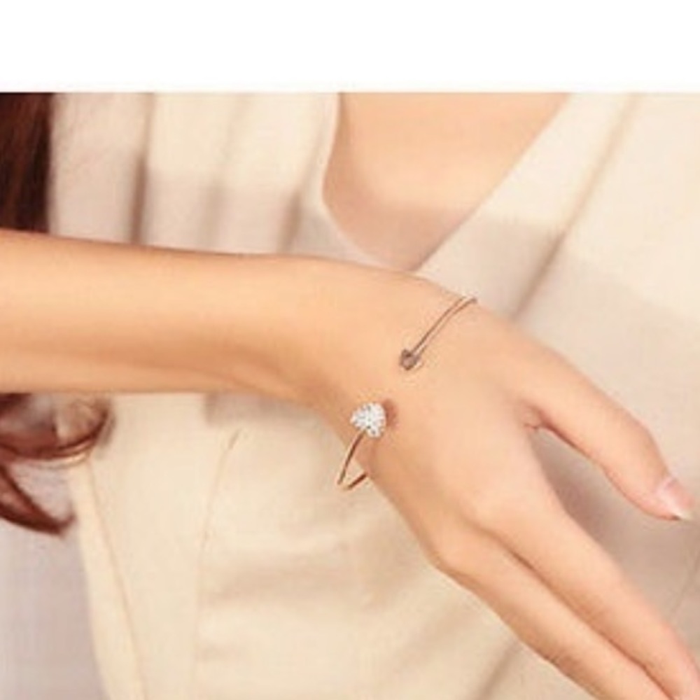 🌼2/$25🌼 Golden Rhinestone Heart Cuff - Picture 3 of 11